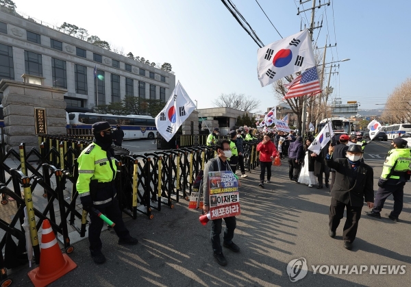 尹탄핵심판, 대통령사건 '최장 평의' 기록…헌재 심사숙고